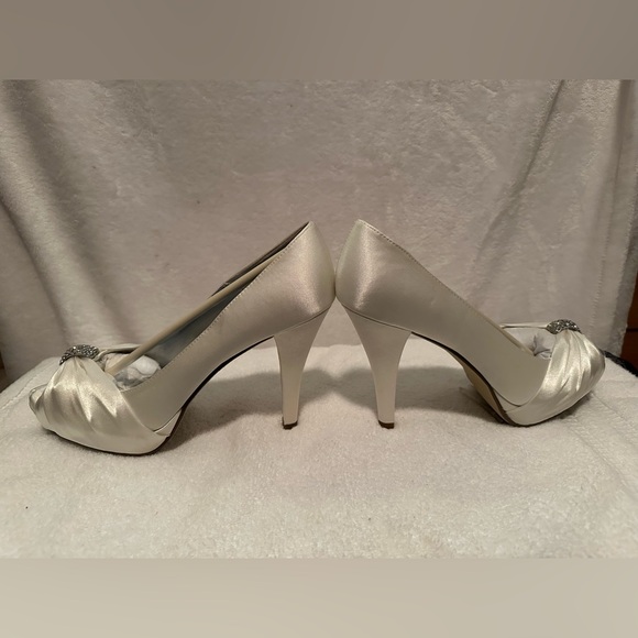 New! Ivory wedding shoe. Size‎ 9 - Picture 14 of 15